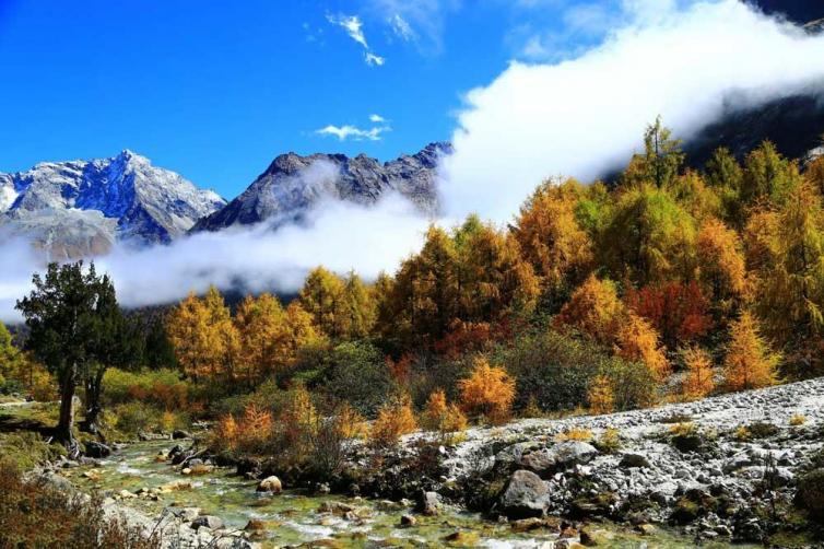 秋天川西自驾游赏最美秋景好去处推荐，6个川西自驾游沿线最美秋景游玩体验攻略