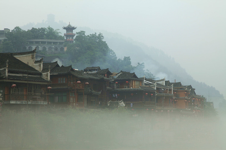 湘西凤凰古城自驾游哪儿有停车场？湖南凤凰自驾游停车攻略