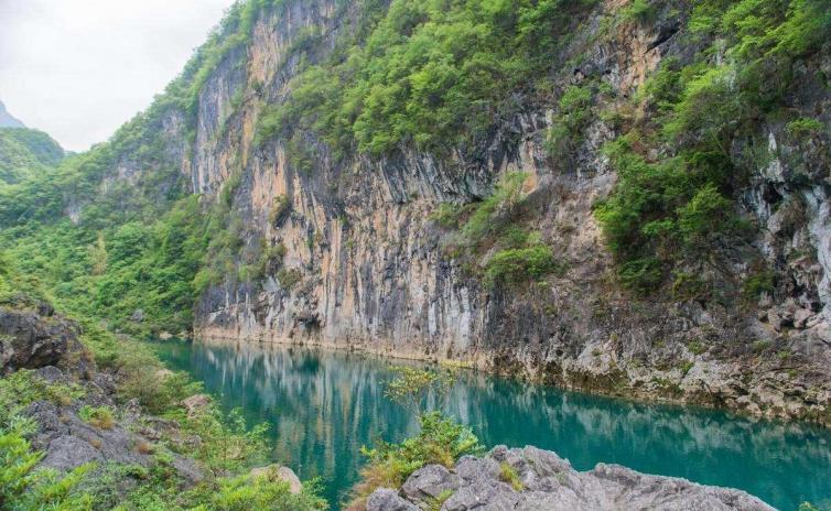 夏季黔南周边避暑自驾游去哪好玩，5个黔南周边自驾游美景让你畅爽冰凉夏季