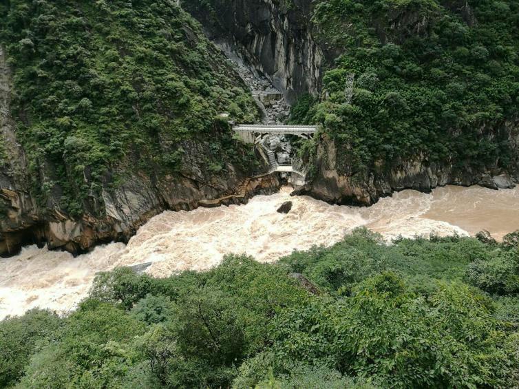 云南出发，开启历时7天的滇藏最美自驾旅行，沿途风景美哭了！