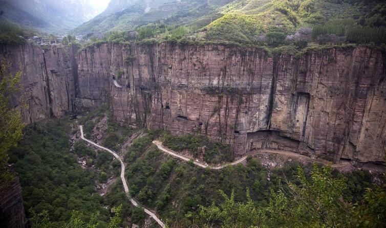 中国最美_最险的南太行四大挂壁公路景点全攻略，河南_山西自驾游景点推荐