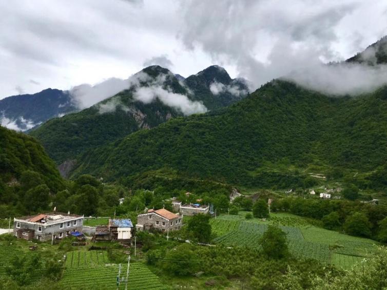 成都出发6个赏红叶好去处推荐，成都不能错过风景极佳的冷门景点