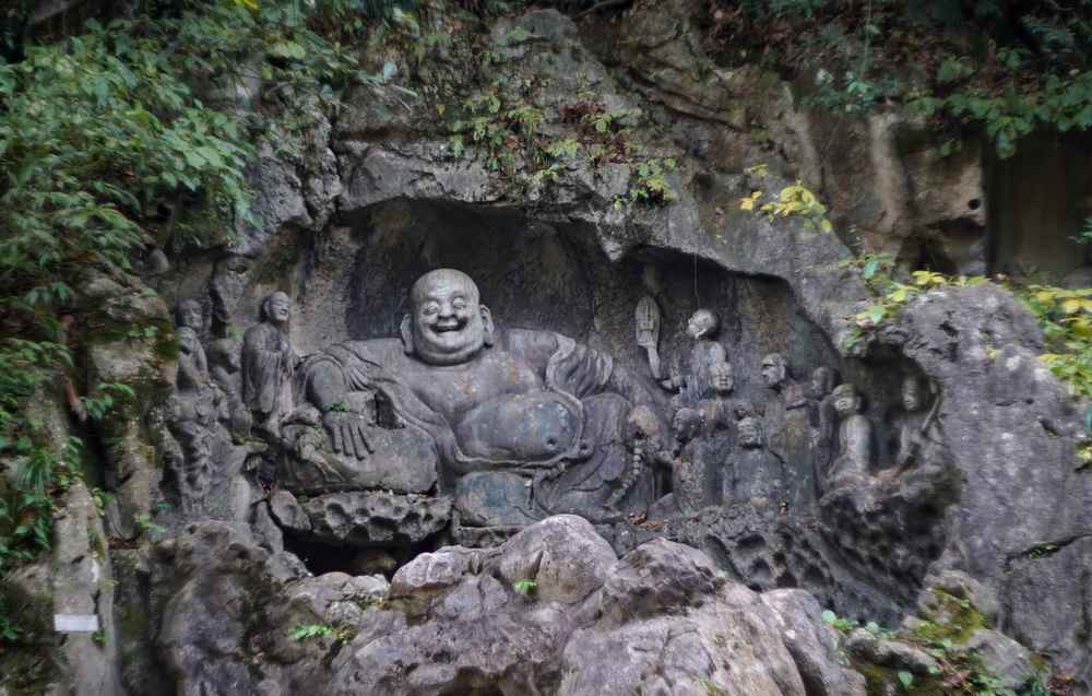 杭州游览灵隐寺，别错过飞来峰那些精美佛像，它们的历史更久远